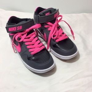 Nike SB Boys 4.5 Y Mid Top Skater Sneaker